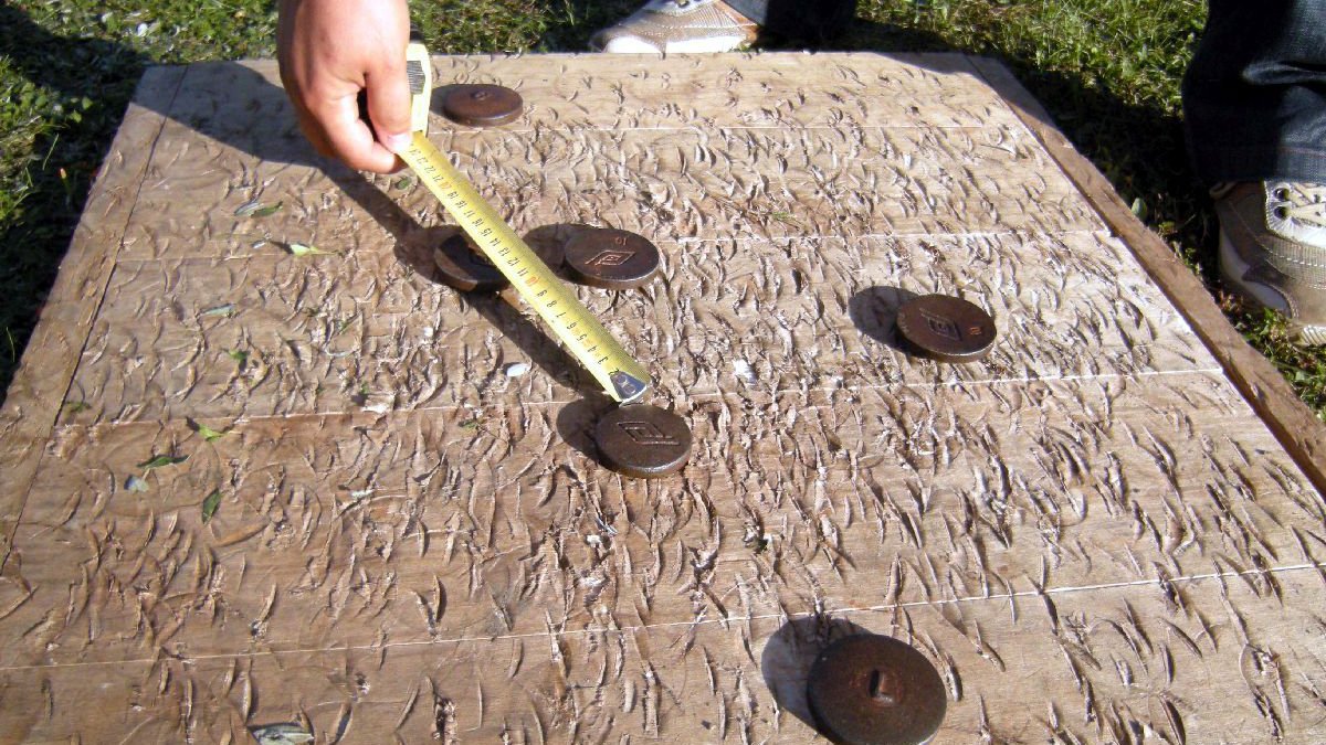 Les 10 règles officielles du jeu de palet breton sur plaque en plomb